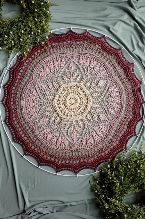 Mandala na szydełko Kwitnąca od Forest of Needles